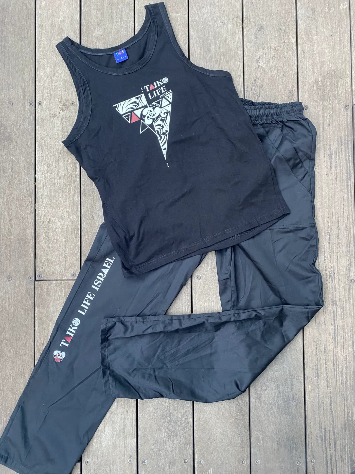 טאיקו לייף ישראל, פתח תקווה - סט גופיה ומכנסיים